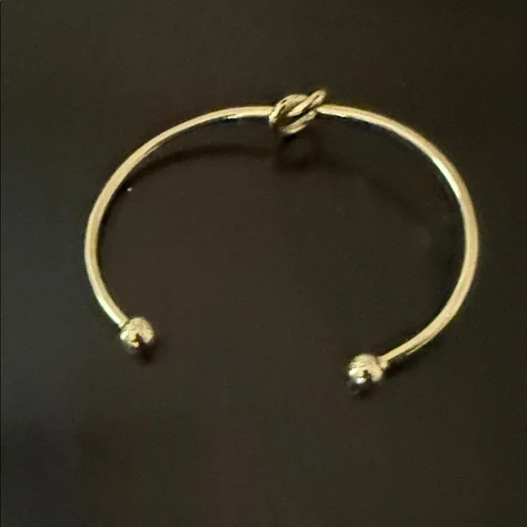 Elegant Gold Knot Cuff Bracelet - Picture 3 of 3